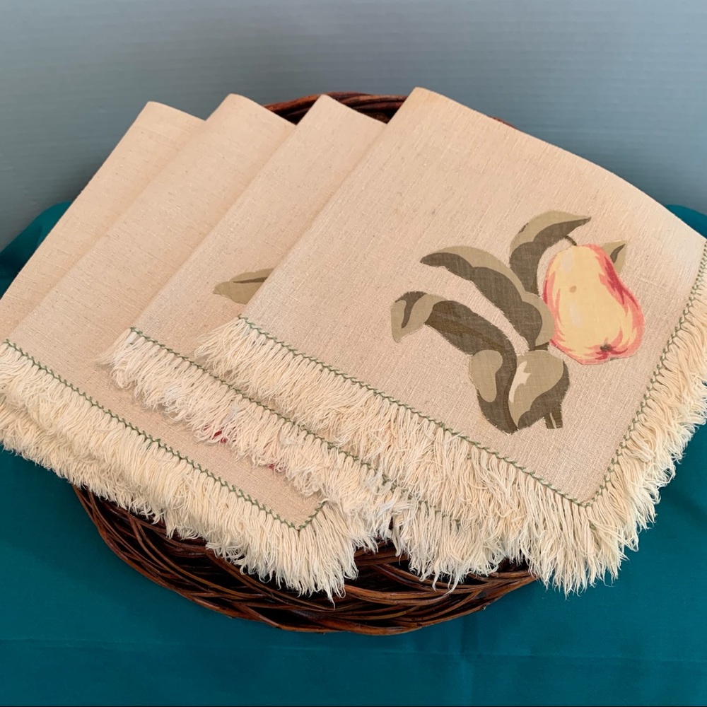Beautiful set of 4 beige linen napkins with basket.